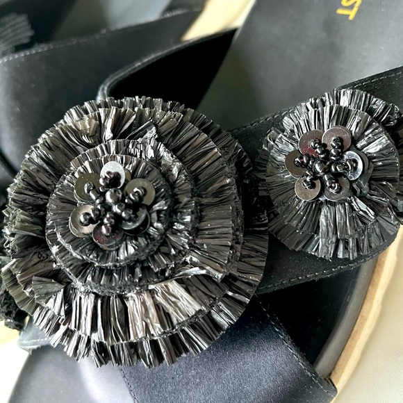 Nine West Sandals with beading and flowers, size 7.5 in black - Picture 3 of 4